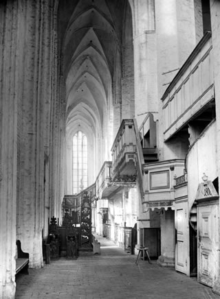 Blick von den Südkapellen aus Richtung Westen (Turm) um 1908