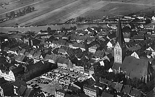 Markt und Nikolaikirche um 1940